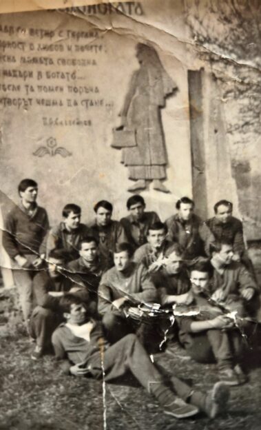 Лагер в Харманли - 1967-68 г., пред заведението “Изворът на Белоногата”