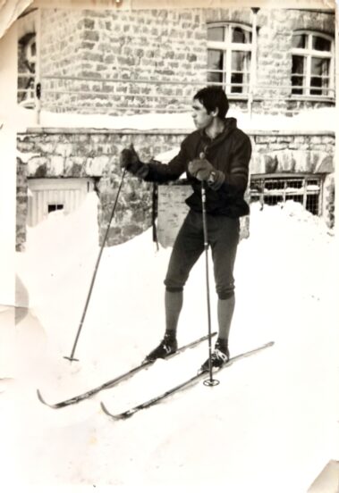 2. Петър Гергов пред хижа Алеко, Витоша 02 Петър Гергов пред хижа Алеко, Витоша